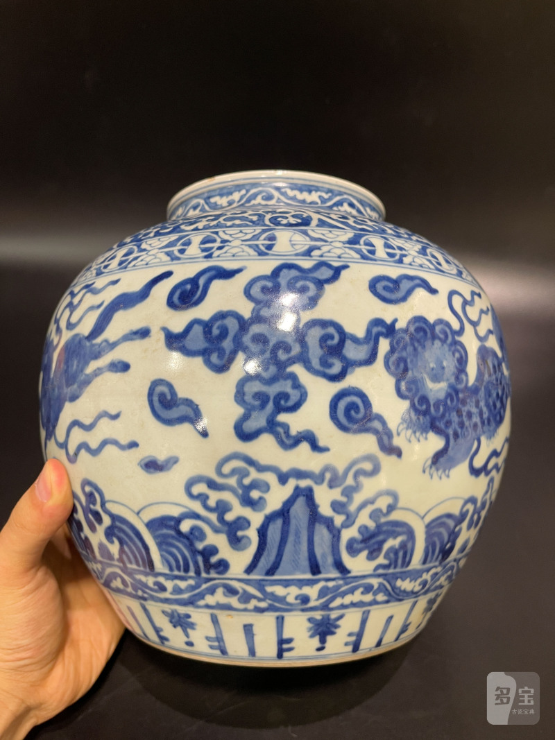 明万历 青花江崖海水瑞兽纹罐 - 图6